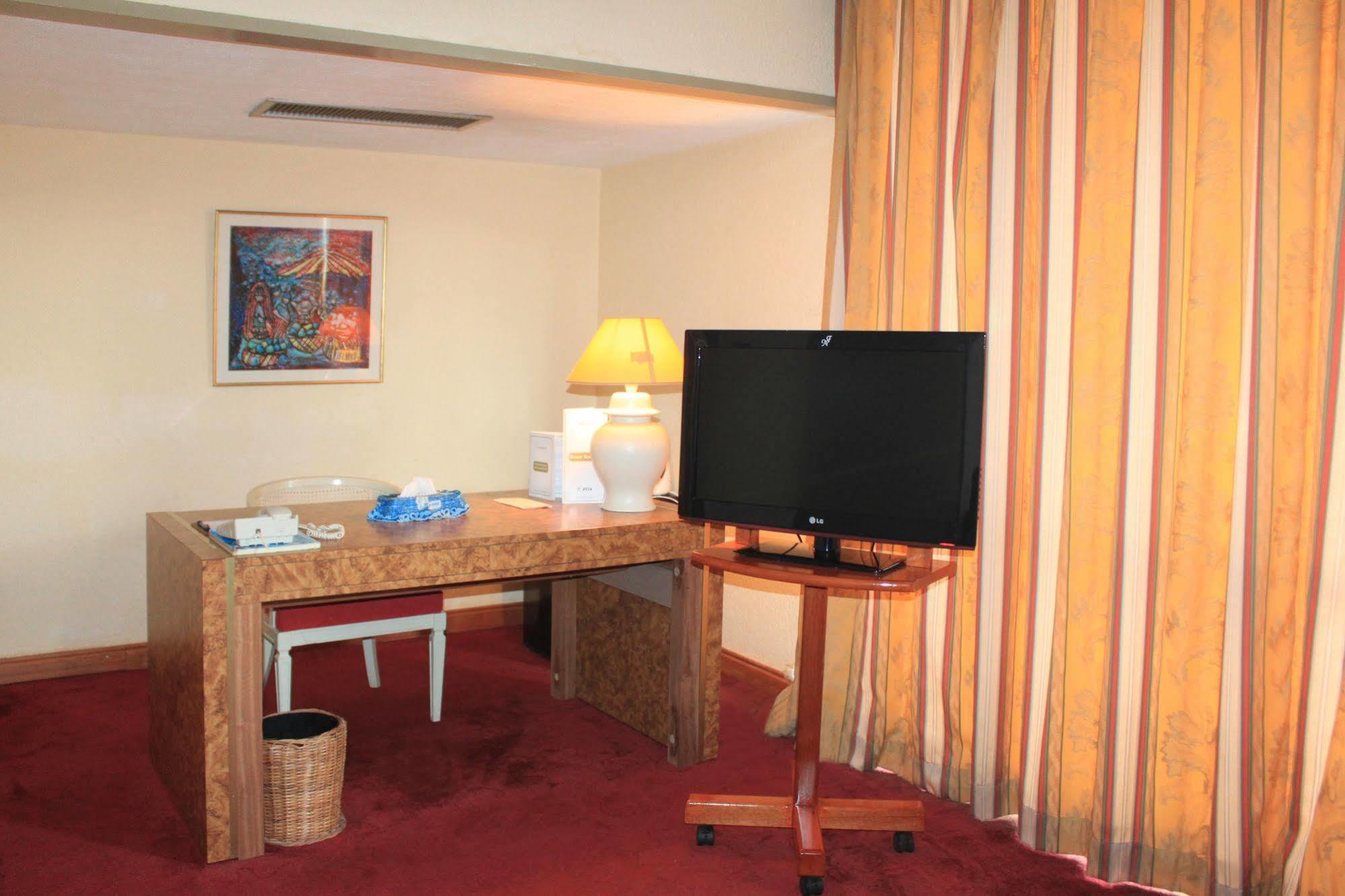 Hotel Mont Febe ยาอุนเด ภายนอก รูปภาพ