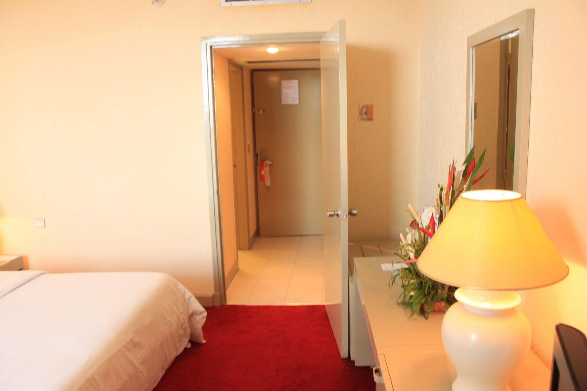 Hotel Mont Febe ยาอุนเด ภายนอก รูปภาพ